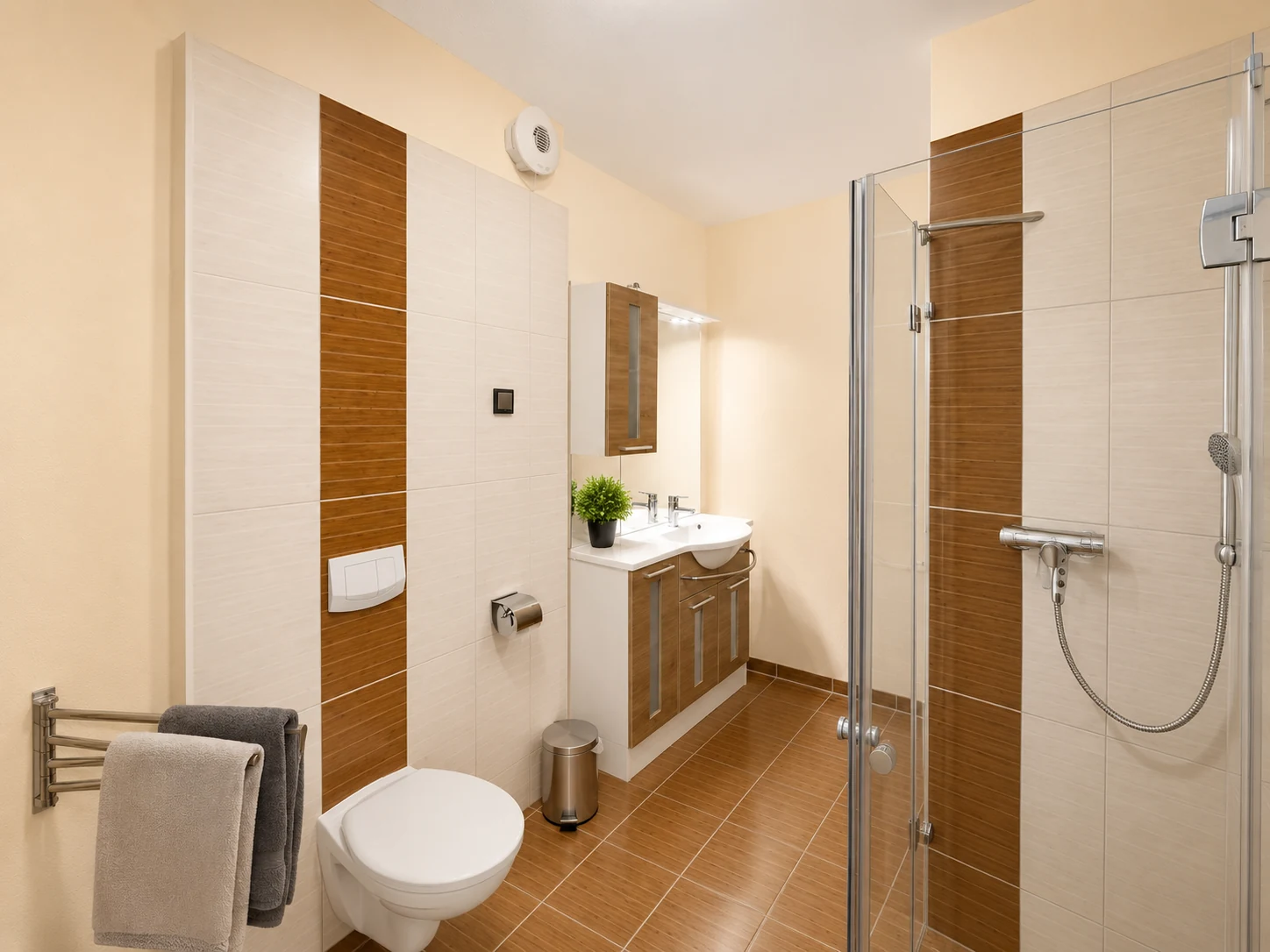 Modernes Badezimmer im Domizil 7